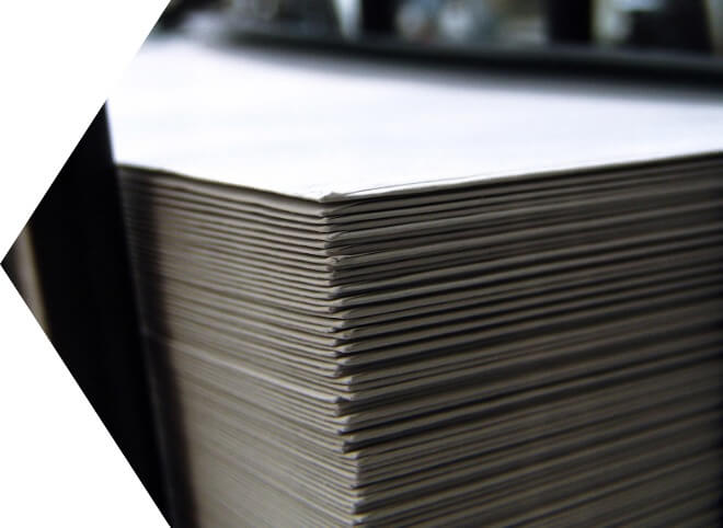 BayPaper Stapel von Papierblättern in Nahaufnahme.
